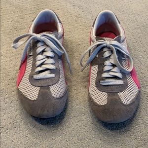Puma Sneakers (size 7)